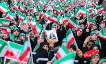 تصاویری از مراسم روز بسیج در حسینیه امام خمینی/ فرمانده کل سپاه و امام جمعه اردبیل هم بودند