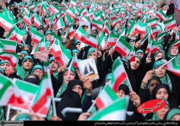 تصاویری از مراسم روز بسیج در حسینیه امام خمینی/ فرمانده کل سپاه و امام جمعه اردبیل هم بودند