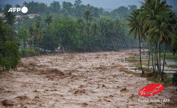سیلی که جان ۱۴۵ انسان را گرفت/ عکس
