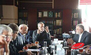 پزشکیان به استانداری رفت / جلسه ویژه رئیسجمهور برای حل مشکلات حملونقل ریلی