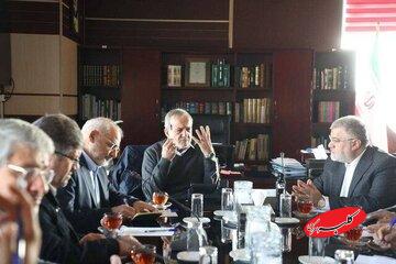 پزشکیان به استانداری رفت / جلسه ویژه رئیسجمهور برای حل مشکلات حملونقل ریلی