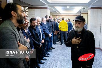 مراسم یادبود هادی مرزبان با حضور هنرمندان/ از اکبر زنجانپور تا حامد کمیلی