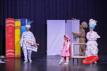 سه نمایش، یک جشنواره!