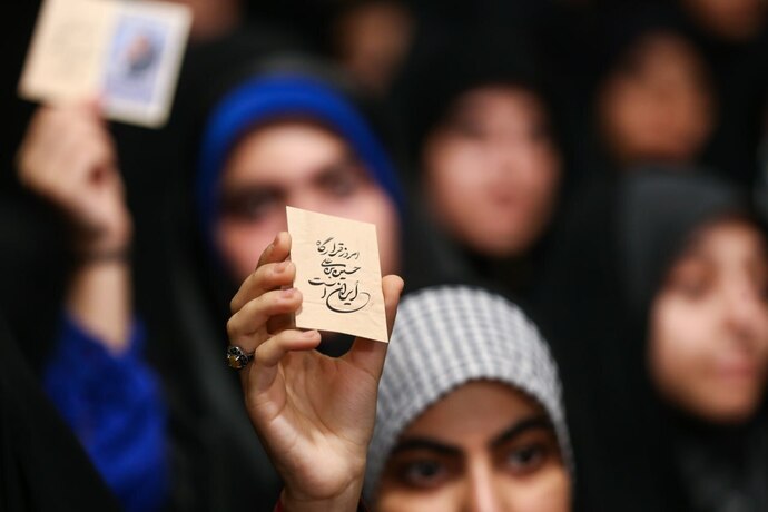 ثبت لحظات دیدنی از دیدار رهبر انقلاب با دانش‌آموزان + عکس