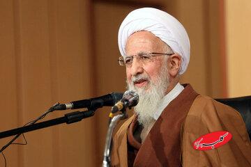 آیت الله جوادی آملی: آبروی ملت دست مسئولین امانت است/ مگر کسی حق دارد خودش را ذلیل کند و بگوید من پیمانی را امضاء می کنم هر چه شد، شد!