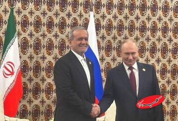 پوتین خطاب به پزشکیان: سلام من را به رهبری برسانید/ جزئیات دیدار روسای جمهور ایران و روسیه + تصویر