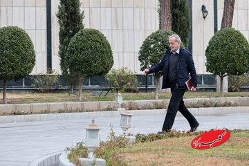 واکنش پزشکیان به سوالات اقتصادی خبرنگاران/ نشست خبری در راه است؟