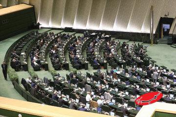 نایب رئیس کمیسیون برنامه: میزان فروش واقعی نفت مشخص نیست/شفافیت در بودجه دیده نخواهد شد/ زنگنه: بودجه ۱۴۰۵ در تضاد کامل با اهداف برنامه هفتم است