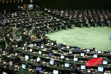 حمله تند یک نماینده به پزشکیان؛ دختر و دامادتان در فروشگاههای لاکچری خارج جولان میدهند/ اطراف شما را کسانی احاطه کردهاند که بعضا خائن هستند!