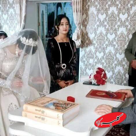 اهدای شاهنامه به عروس و داماد، اما نه در ایران! +عکس