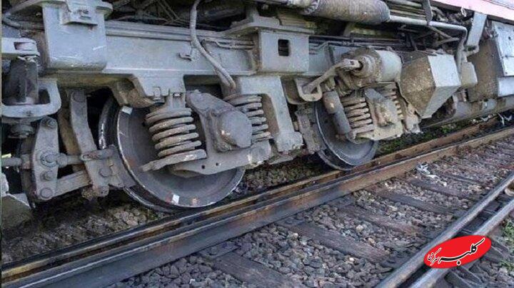 ویدیو| خطر از بیخ گوش مردم گذشت؛ خروج قطار از ریل در هشتگرد!