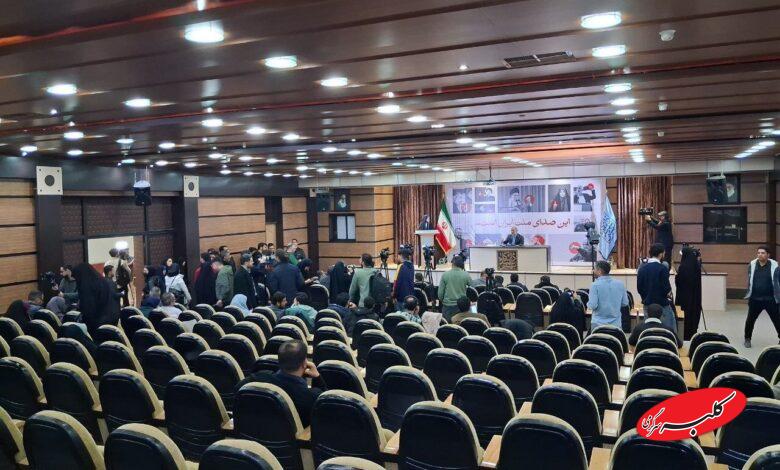 عکس سخنرانی جبلی برای صندلیهای خالی وایرال شد!