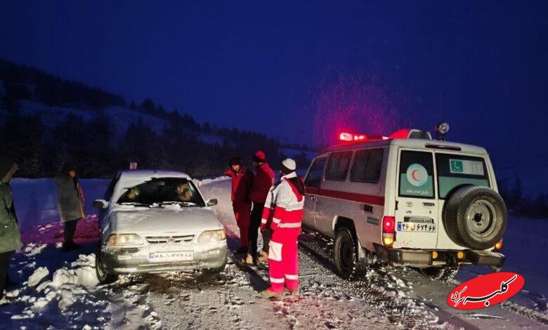 گرفتار شدن مردم در برف، کولاک و سیل؛ هلال احمر کمک‌رسانی را شروع کرد