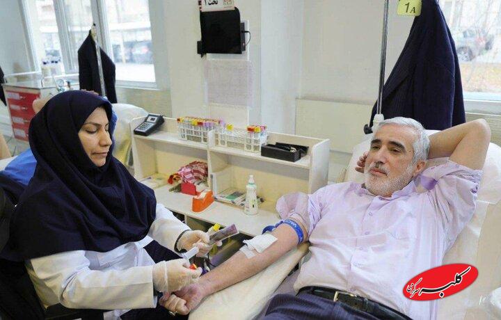 رئیس سازمان غذا و دارو خون اهدا کرد