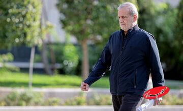 عیادت پزشکیان از سقاب اصفهانی در بیمارستان