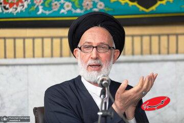 آیتالله ایازی: قرآن زن و مرد را یکسان و بدون تفاوت ذاتی میداند/ برخی تفاسیر گذشته بر اساس برداشتهای تورات و انجیل، زن را طفیلی مرد دانستهاند