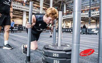 مادربزرگ ۷۱ ساله در مسابقات هایروکس، قدرت بدنی خود را به رخ کشید