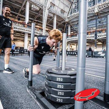 مادربزرگ ۷۱ ساله در مسابقات هایروکس، قدرت بدنی خود را به رخ کشید