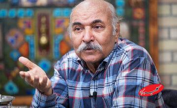 یک قهوهچی عاشق سینما که شبیه فردین در «گنج قارون» میرقصد