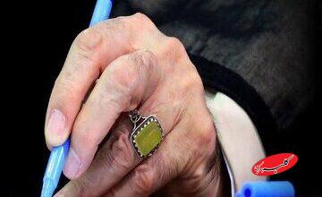 دستخط رهبر انقلاب برای نوه شهید حاجی‌زاده / قرآن کریم را خوب حفظ کنید