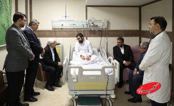 گریه معاون پزشکیان در آغوش محمدرضا عارف/ عیادت عارف و نماینده رهبری از سقاب اصفهانی+تصاویر