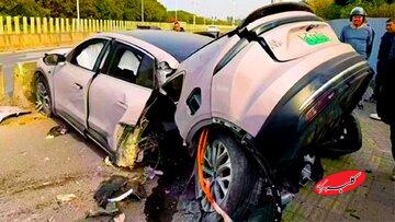 خودروی چینی در تصادفی عجیب از وسط نصف شد!