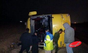واژگونی اتوبوس در این جاده حادثه ساز شد/ آمار مصدومان