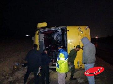 واژگونی اتوبوس در این جاده حادثه ساز شد/ آمار مصدومان