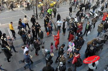 افزایش لجاجت جمعی درپی شادی اجباری/ طبقه فرودست شادی می‌کند تا دوام بیاورد، شادی طبقه فرادست برای نمایش منزلت است