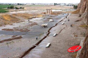 نقش‌رستم در محاصره فرونشست؛ آرامگاه‌های هخامنشی امن، اما کعبه زرتشت در خطر