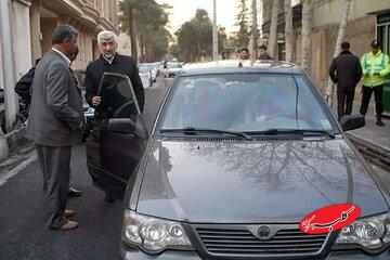 درست است که ضدگلوله کردن پراید سعید جلیلی به پول امروز، حقوق 18 سال یک کارگر است اما مهم هرینه اش نیست؛ مهم ژست ساده زیستی است که سالها به مردم فروخته