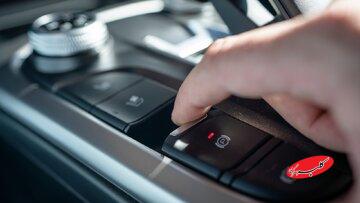 ترمز دستی برقی چگونه کار میکند؟