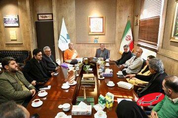 «پاییز-برگ»؛ هنر محیطی در قلب میدان مشق تهران