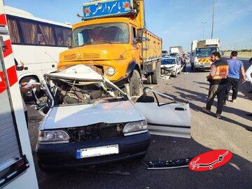 تصادف مرگبار پراید و کامیون/ ۴ نفر جان باختند