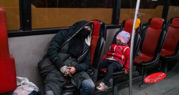 شبخوابی کارتنخوابها در اتوبوسها/ واکنش زاکانی