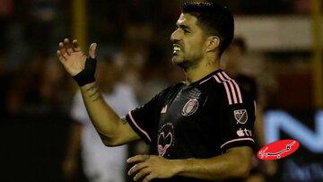 ببینید | لایی خوردن لوییس سوارز از یک دختر هندی در حاشیه تور GOAT