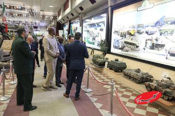 تصویر دیدنی از بازدید هیأتی از اتیوپی از نمایشگاه صنایع دفاعی ایرانی + عکس
