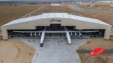 هواپیمای غولپیکر که با بشقابپرنده اشتباه گرفته شد / «رُخ» را ببینید / عکس