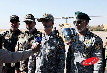 فرمانده کل ارتش: ماموریت مهم ارتش حفاظت از تمامیت ارضی ایران است/ تمام تحرکات دشمن را به دقت رصد می کنیم