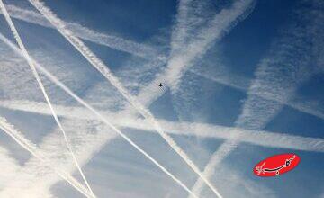 خطوط مرموز در آسمان تهران / رد موشک یا هواپیما؟