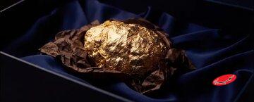 از تخم شکلاتی، آیفون طلا بیرون آمد / عکس