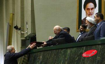 لحظه تقدیم لایحه بودجه به مجلس + عکس
