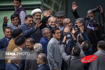 خوش و بش نمایندگان با پزشکیان/ خنده های ثابتی در کنار نبویان+تصاویر