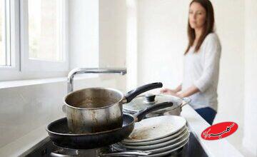 چرا نباید ظروف کثیف را شب تا صبح در سینک رها کنید؟