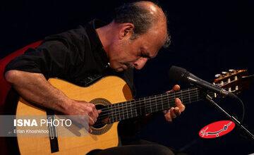 سهیل نفیسی، صحنه را یکنفره به دست گرفت