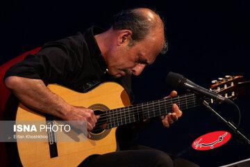 سهیل نفیسی، صحنه را یکنفره به دست گرفت