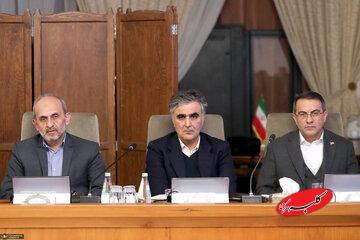 حضور فرزین در جلسه امروز هیئت دولت پس از رکوردشکنی قیمت طلا و ارز + عکس