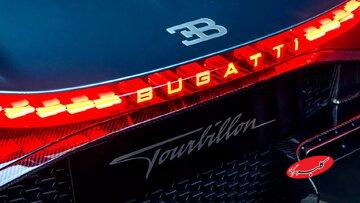 قدرتمندترین خودروی جهان در برف گیر کرد! / بوگاتی از نفس افتاد