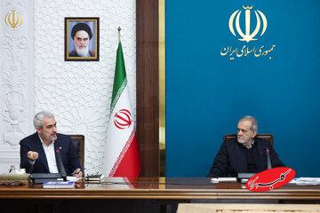 پزشکیان: تضعیف داخلی در شرایط فشار بیرونی به کشور آسیب جدی میزند/ در داخل گاهی به جای پشتیبانی، برخی مواضع و اقدامات موجب تضعیف و آسیب میشود