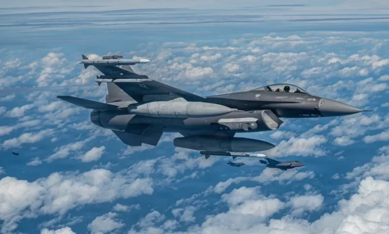 جنگنده اف-۱۶ فایتینگ فالکون آمریکایی